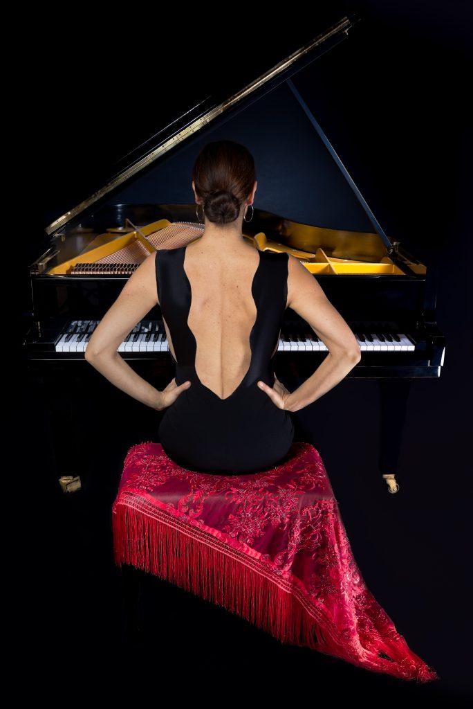 Retrato artístico con piano de cola — Joan Boira Fotógrafo